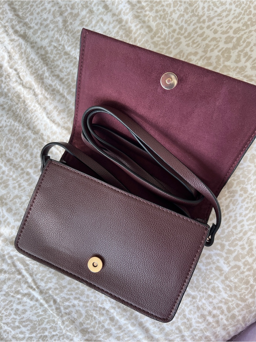 H & M Women’s Crossbody  Bag in Plum NWOT - Picture 2 of 3